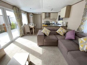 Kabin | Ruang keluarga | Televisi 30-inci dengan saluran TV kabel