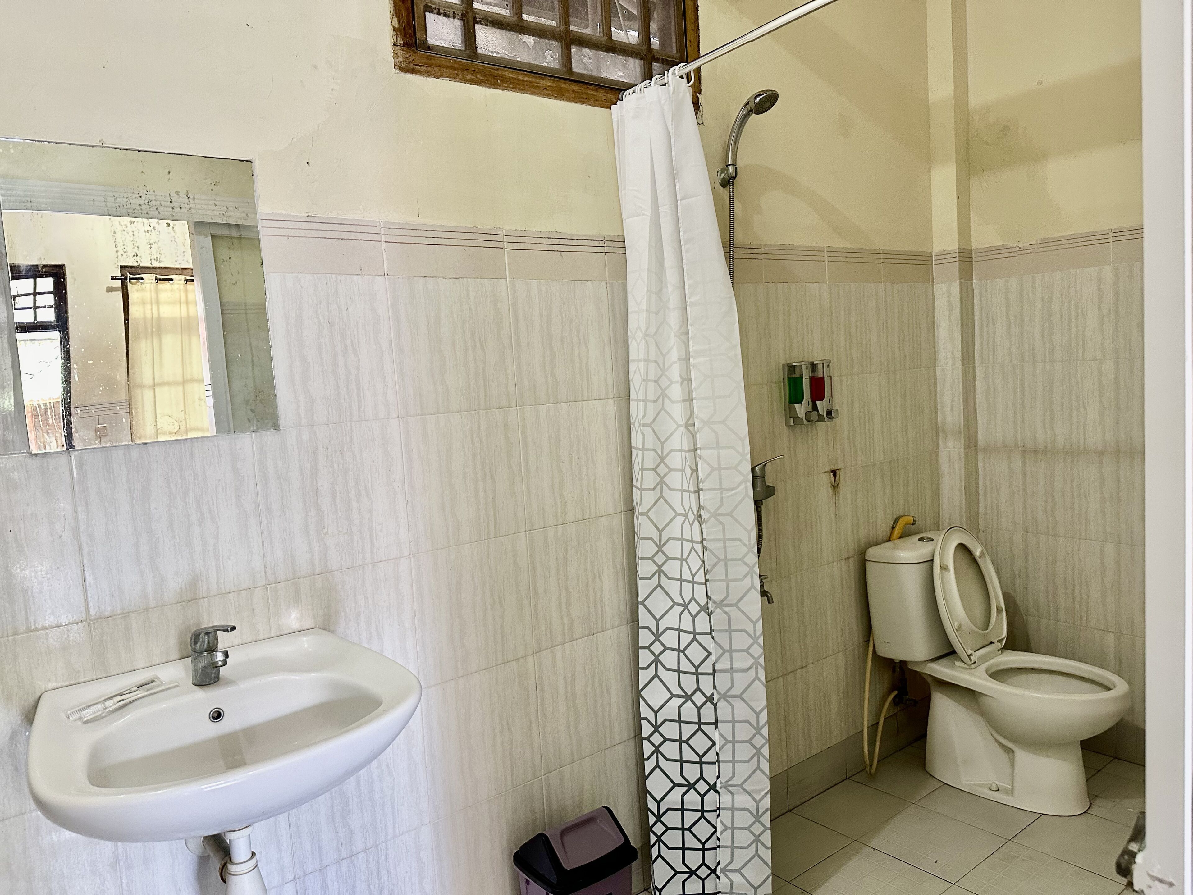 ダブルルーム | バスルーム | シャワー、レインフォールシャワー、タオル