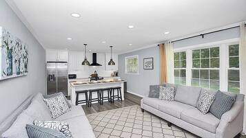 Smart TV, fireplace