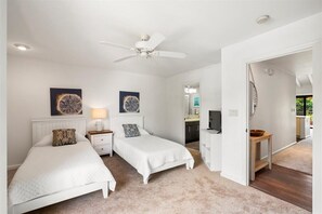 2 slaapkamers, een strijkplank/strijkijzer, gratis wifi, beddengoed