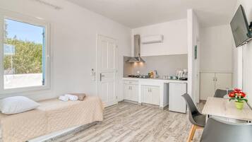 1 bedroom, travel cot, WiFi, bed sheets