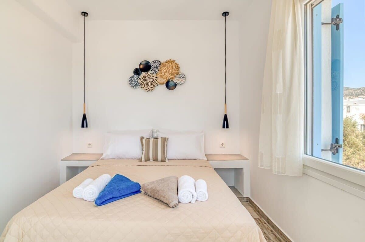 1 bedroom, travel cot, WiFi, bed sheets