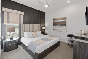 12 habitaciones, escritorio y tabla de planchar con plancha