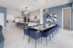 Dining - Glam Villa w/ Casino RM, Arcade, Theater, Mini World Theme BR & Gym - Near Parks (Davenport)