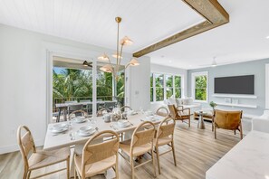 Dining - Under the Sun! Rooftop Deck, Pool and Spa! (Anna Maria)