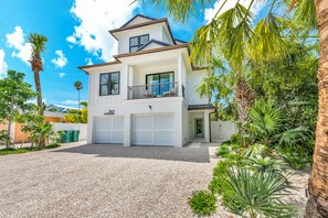 Exterior - Under the Sun! Rooftop Deck, Pool and Spa! (Anna Maria)