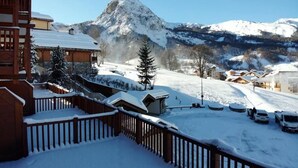 A snow-covered mountain with a wooden building in the foreground. - 1st floor, terrace, parking, tv, 60m², Saint Martin de Belleville (Saint-Martin-de-Belleville)