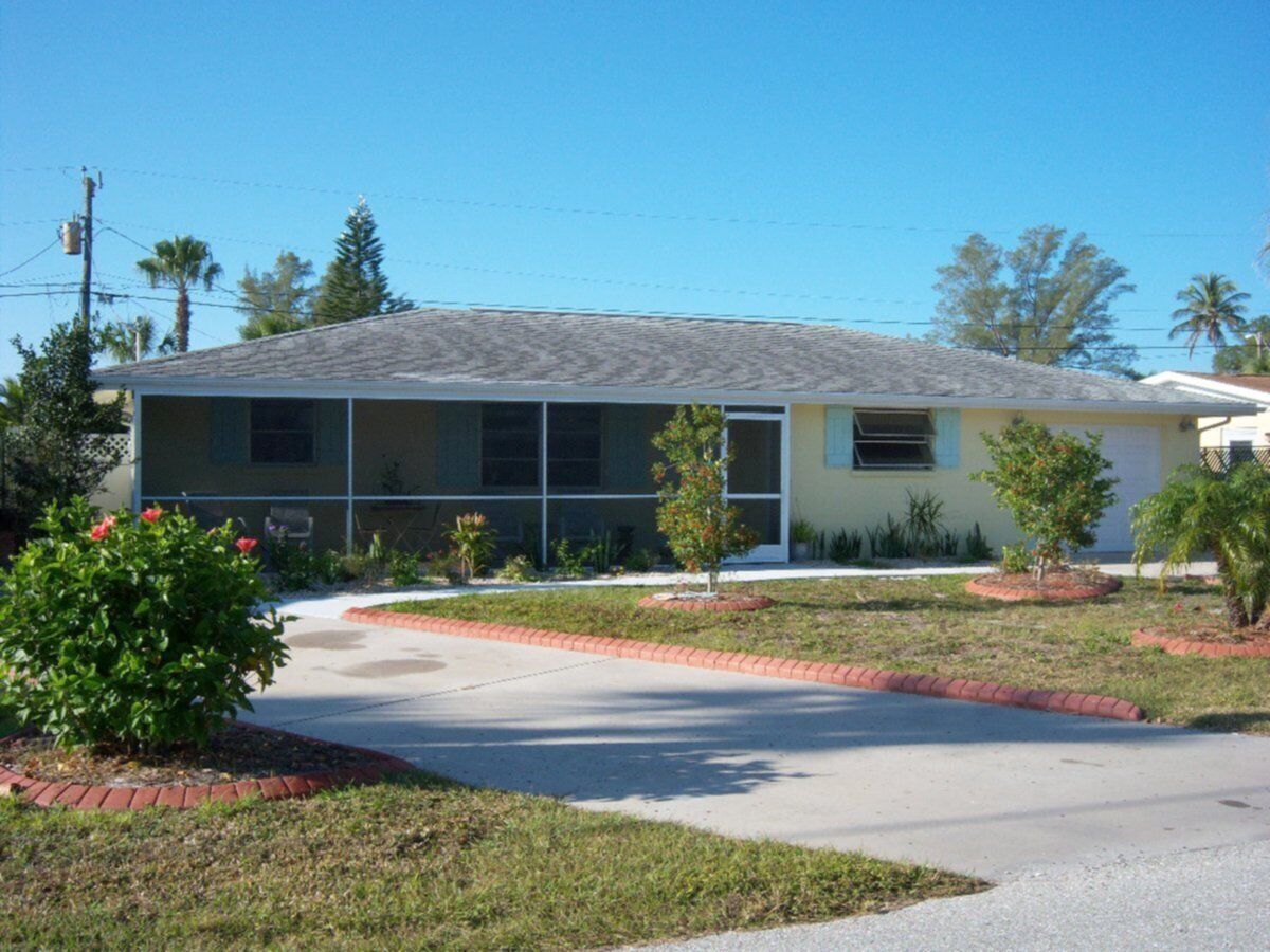 Relaxing Holidaze 2 - Nice 2 bedroom 1 bath duplex near the beach
