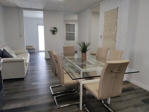 Free WiFi - 9 Bedrooms Large home San Juan Santurce (San Juan)