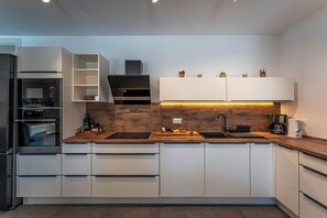 Fridge, microwave, oven, stovetop - Villa Vera in Ližnjan  - Haus für 8 Personen (Liznjan)