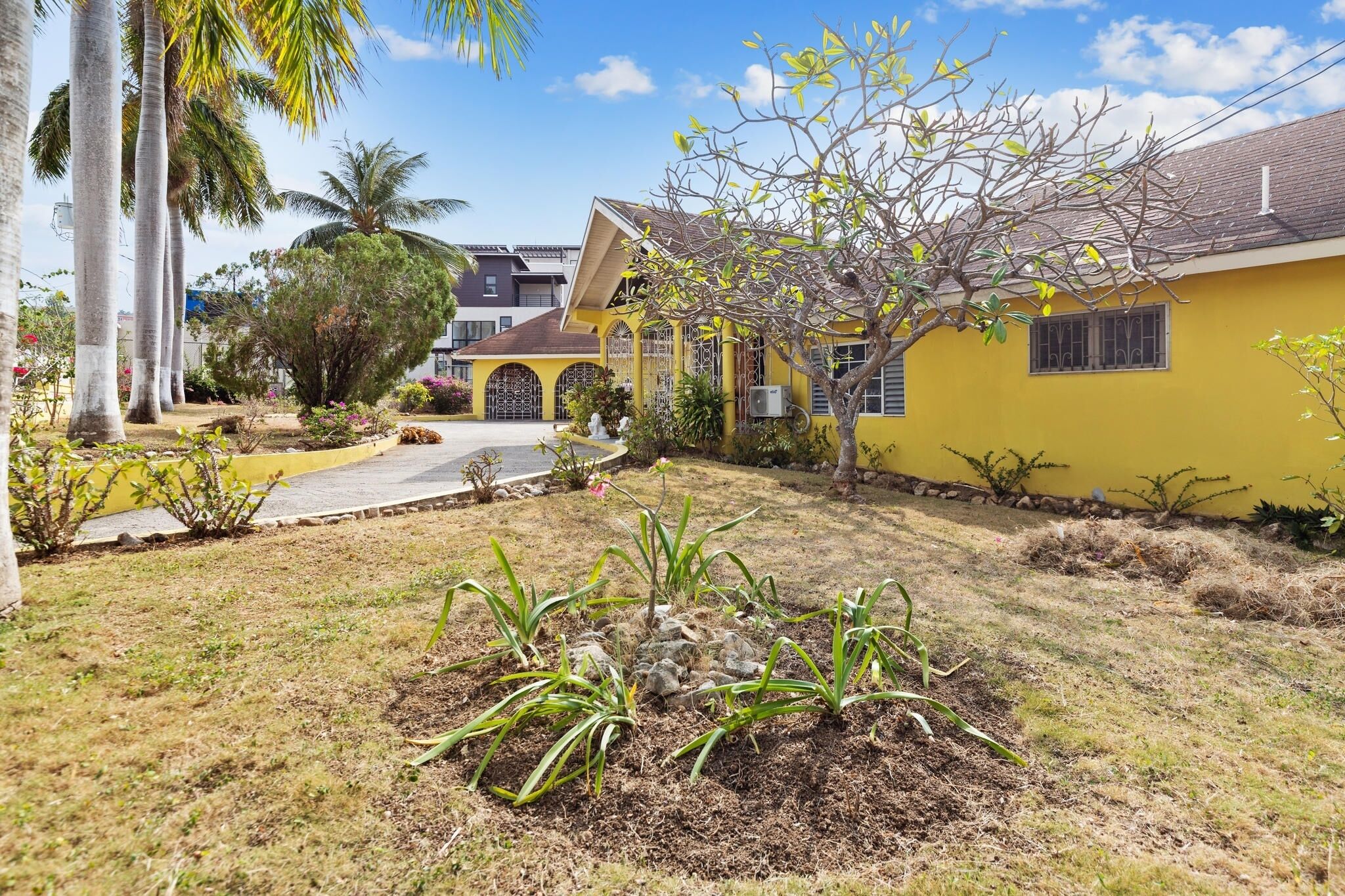 Villa, 5 Bedrooms | Property grounds