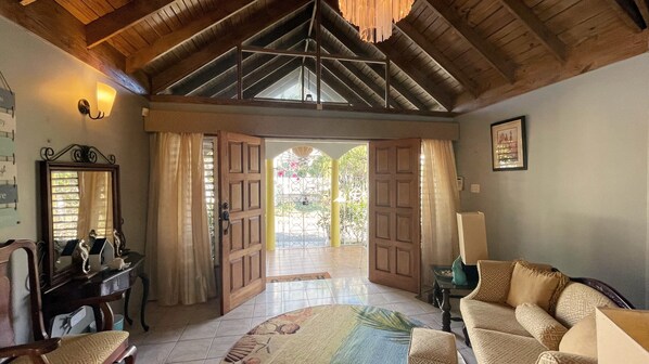 Villa, 5 Bedrooms | Interior