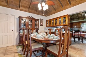Villa, 5 Bedrooms | Dining