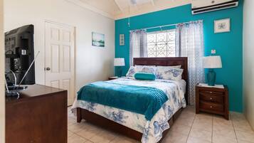 Villa, 5 Bedrooms | 5 bedrooms, iron/ironing board, travel crib, free WiFi