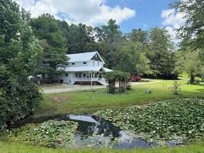 Front of property - Trackrock Hollow Lodge (Blairsville)