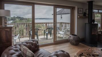 House (4 Bedrooms) | Balcony view