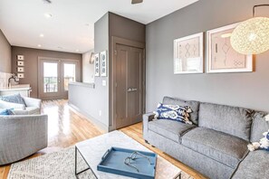 Télévision, table de tennis de table