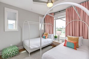 4 chambres, fer et planche à repasser, lit parapluie, Wi-Fi