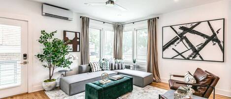 Televisión, mesa de ping pong