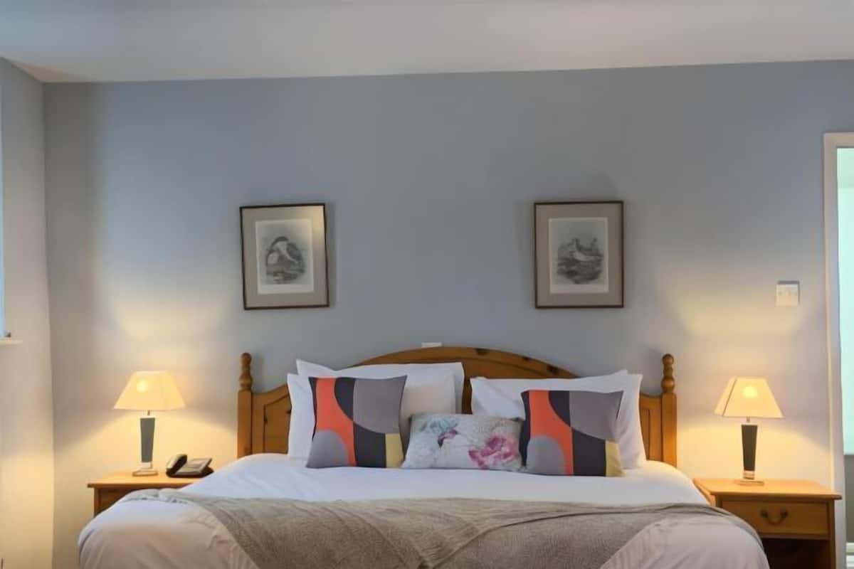 1 quarto, escrivaninha, Wi-Fi de cortesia, roupa de cama