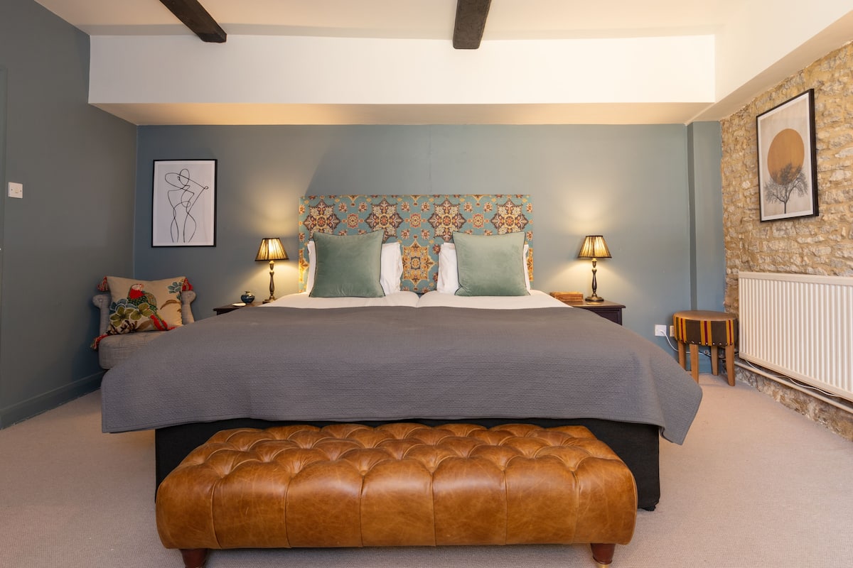 1 bedroom, desk, free WiFi, bed sheets