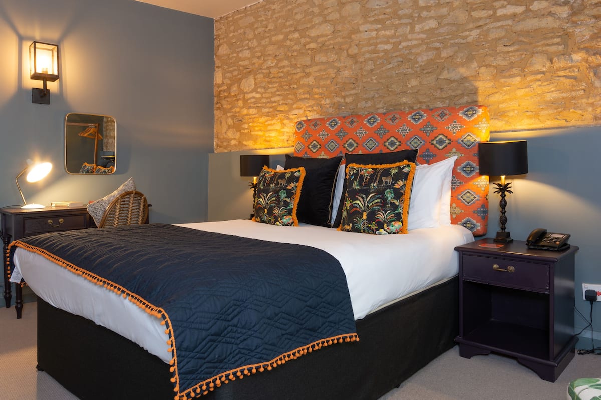 1 bedroom, desk, free WiFi, bed sheets
