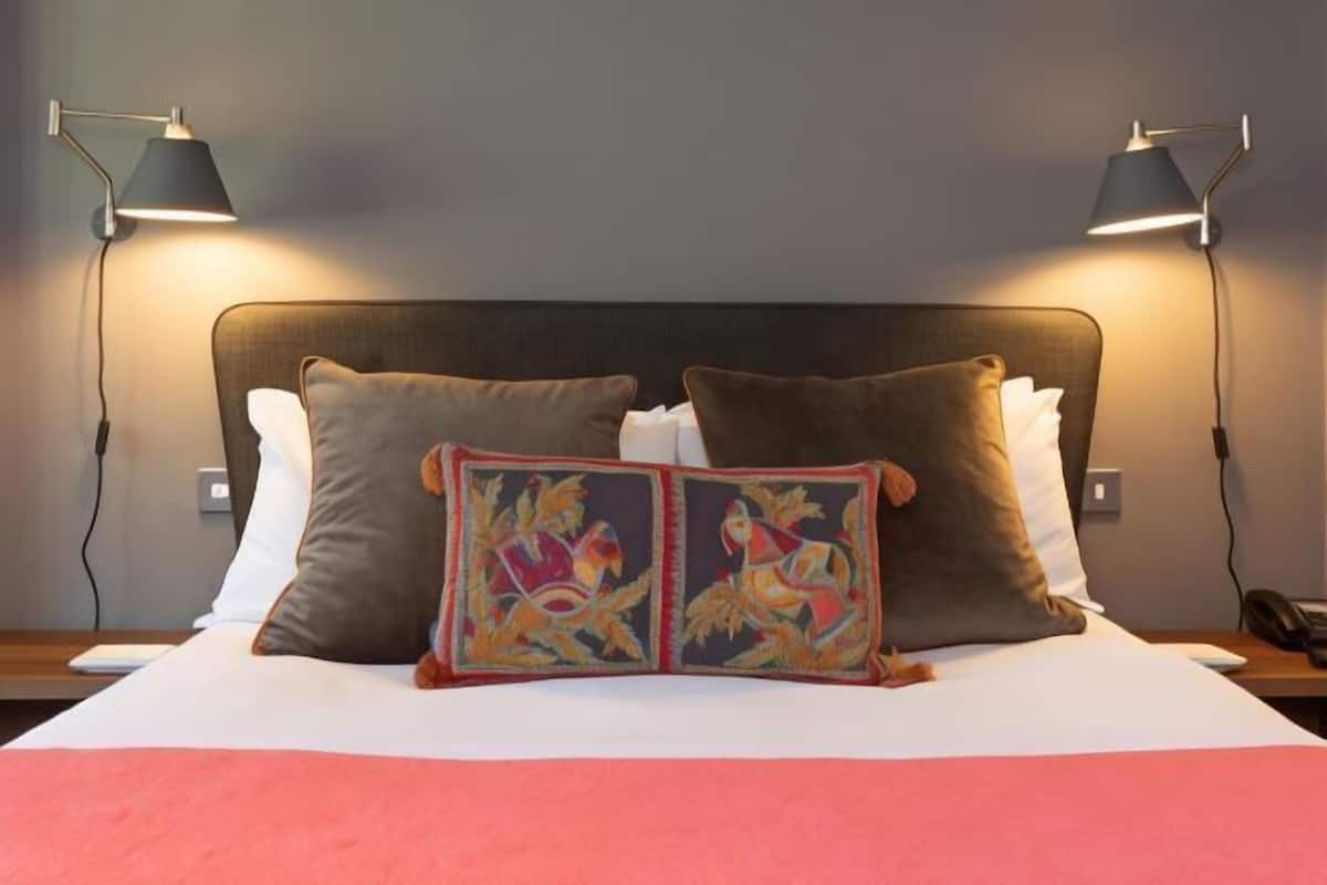 1 quarto, escrivaninha, Wi-Fi de cortesia, roupa de cama