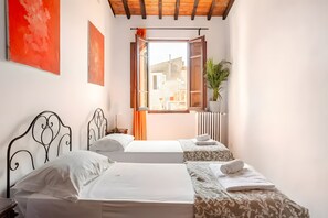 3 bedrooms, desk, iron/ironing board, free WiFi