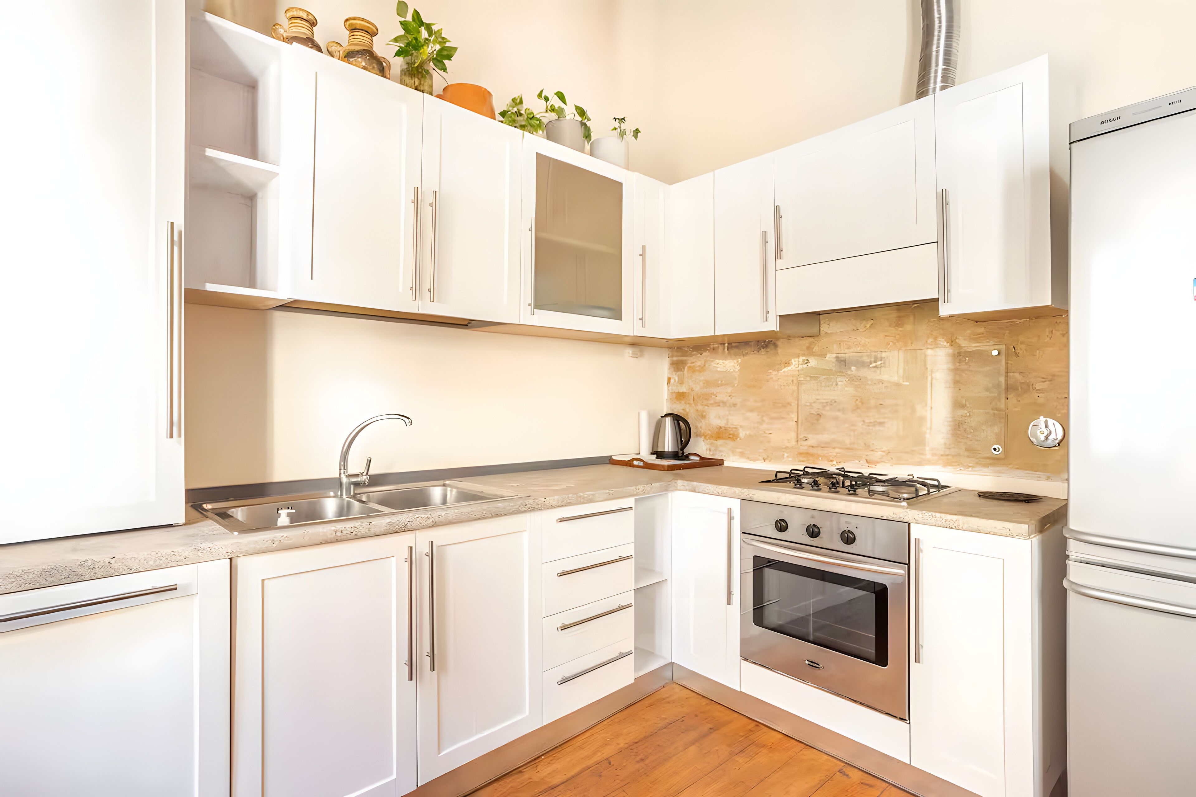 Frigorifero, forno, piano cottura, lavastoviglie