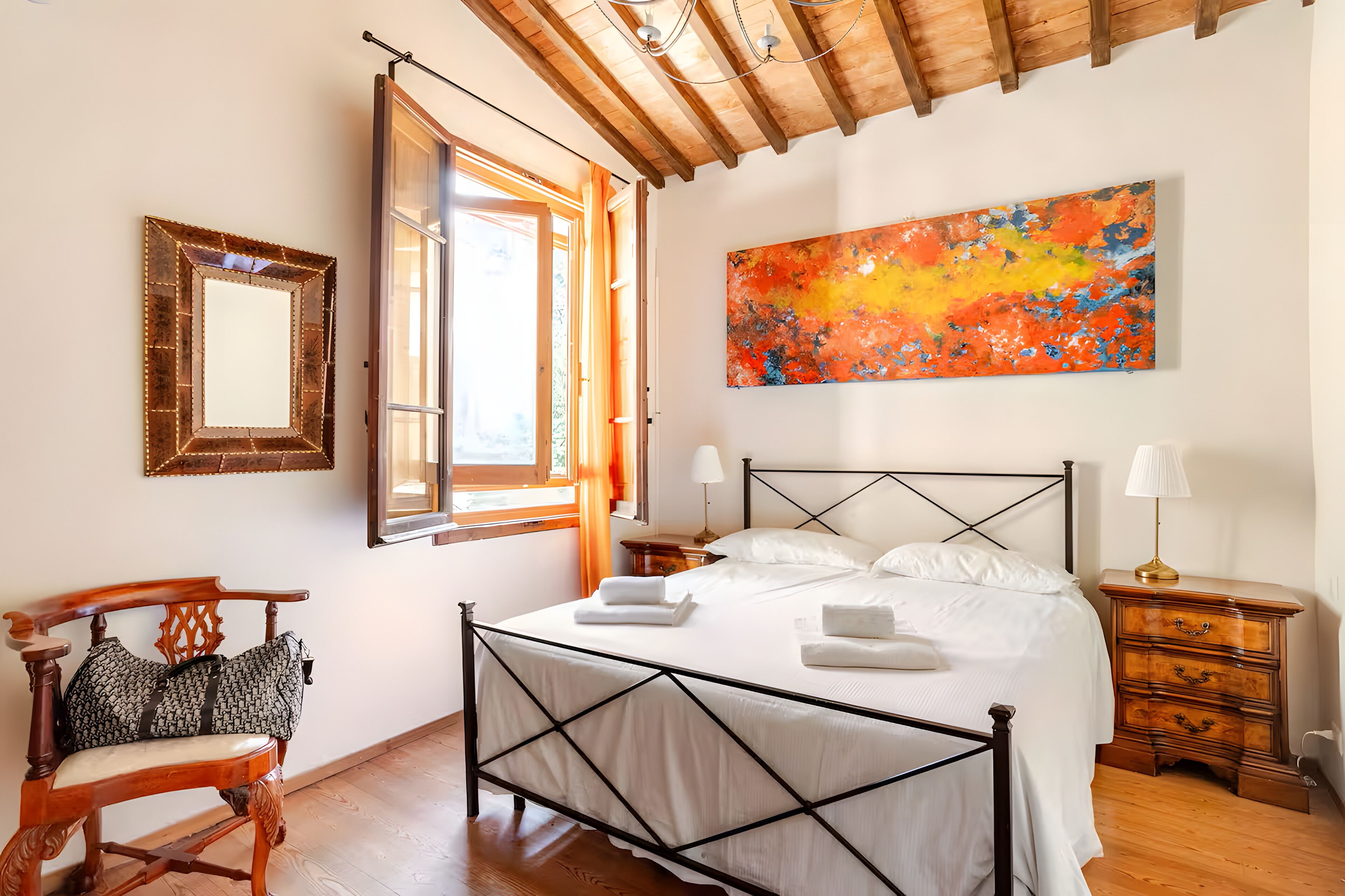 3 camere, una scrivania, ferro/asse da stiro, Wi-Fi gratuito