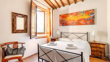 3 camere, una scrivania, ferro/asse da stiro, Wi-Fi gratuito