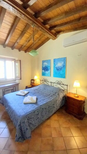3 slaapkamers, een bureau, een strijkplank/strijkijzer, gratis wifi
