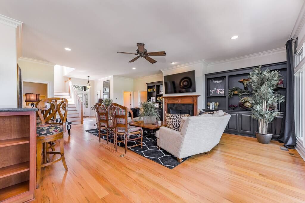 Fernseher, Kamin, Arbeitsbereiche