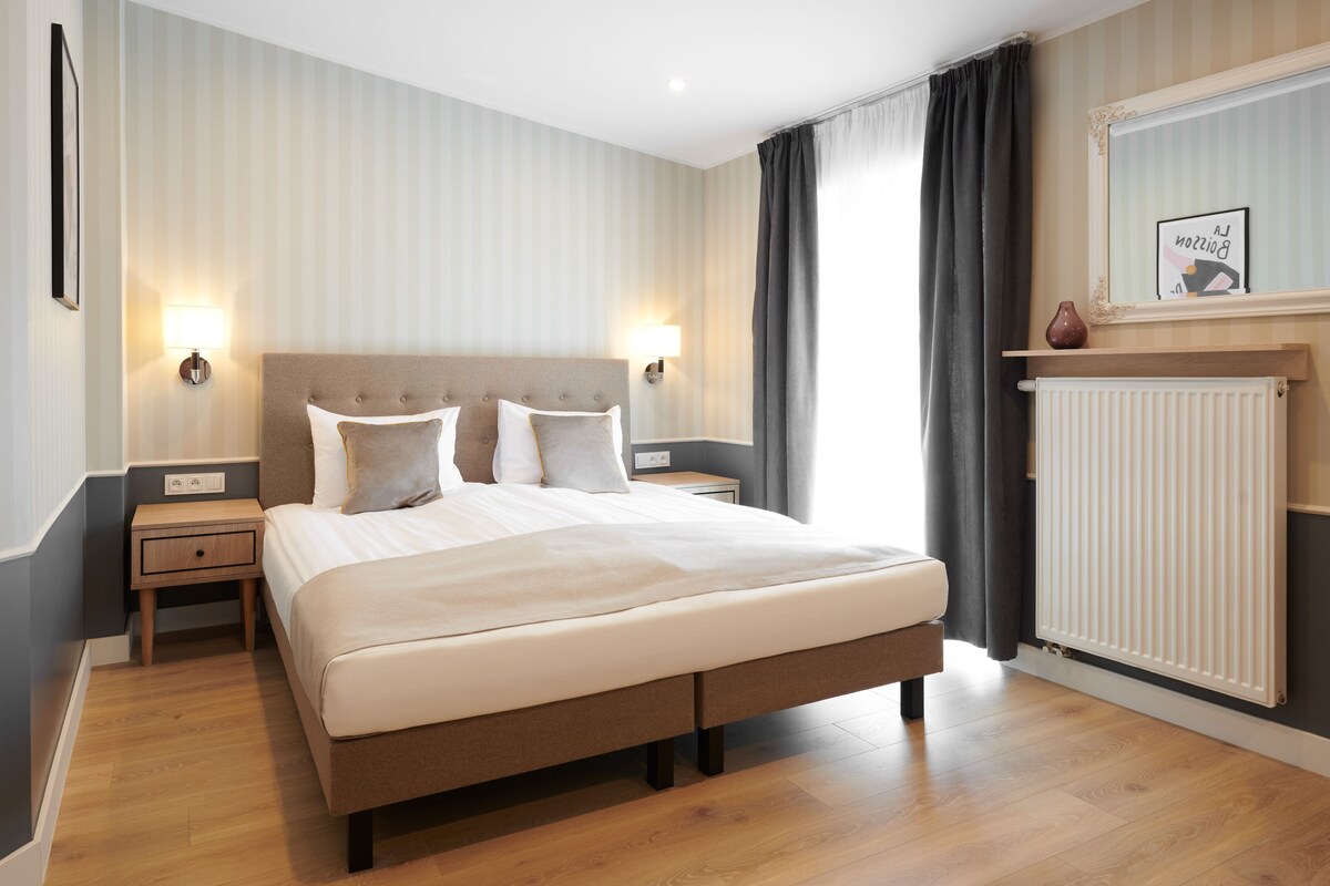 Travel crib, WiFi (free), bed sheets