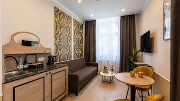 Cuna de viaje, wifi gratis, ropa de cama