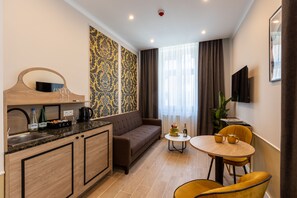 Travel cot, free WiFi, bed sheets