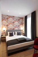 Cuna de viaje, wifi gratis y ropa de cama 