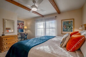 2 bedrooms, desk, iron/ironing board, free WiFi