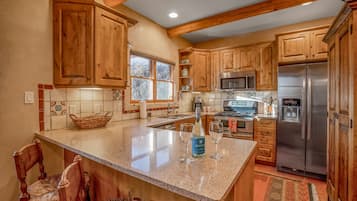 冰箱、微波炉、烤箱、炉灶