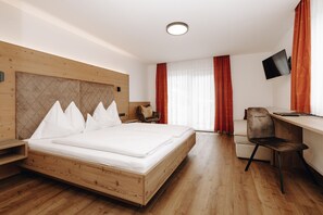 Habitación doble Deluxe | Ropa de cama hipoalergénica y caja de seguridad en la habitación