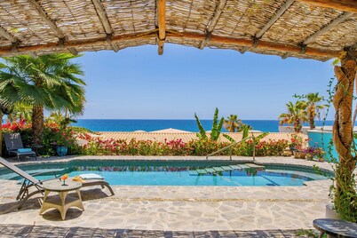 Casa Jazmin: Ocean View and short walk to the beach. Promotions available.