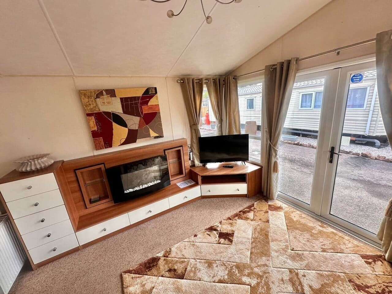 Una Smart TV, una chimenea