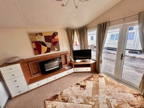 Una Smart TV, una chimenea