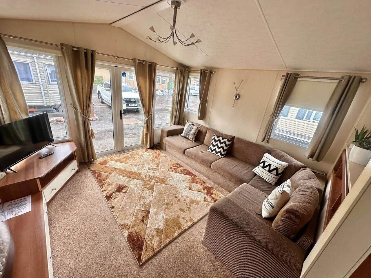 Una Smart TV, una chimenea