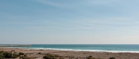 På stranden