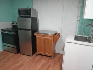 冰箱、微波炉、烤箱、炉灶