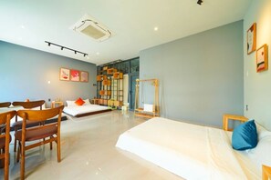 Habitación triple sénior, balcón | Wifi gratis