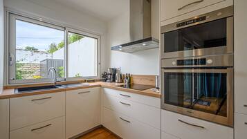 Réfrigérateur, micro-ondes, four, lave-vaisselle