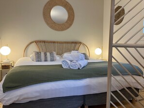 Een strijkplank/strijkijzer, gratis wifi, beddengoed