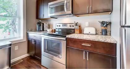 Oakley Square Sleeps 5-Fully Remodeled-Walkable